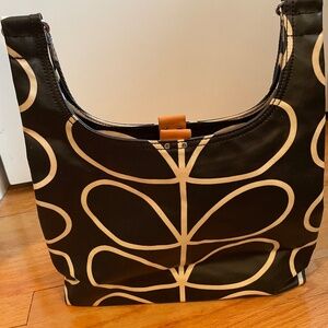 Orla Kiely Stem Sling Bag - Black/Creme with Orange Interior